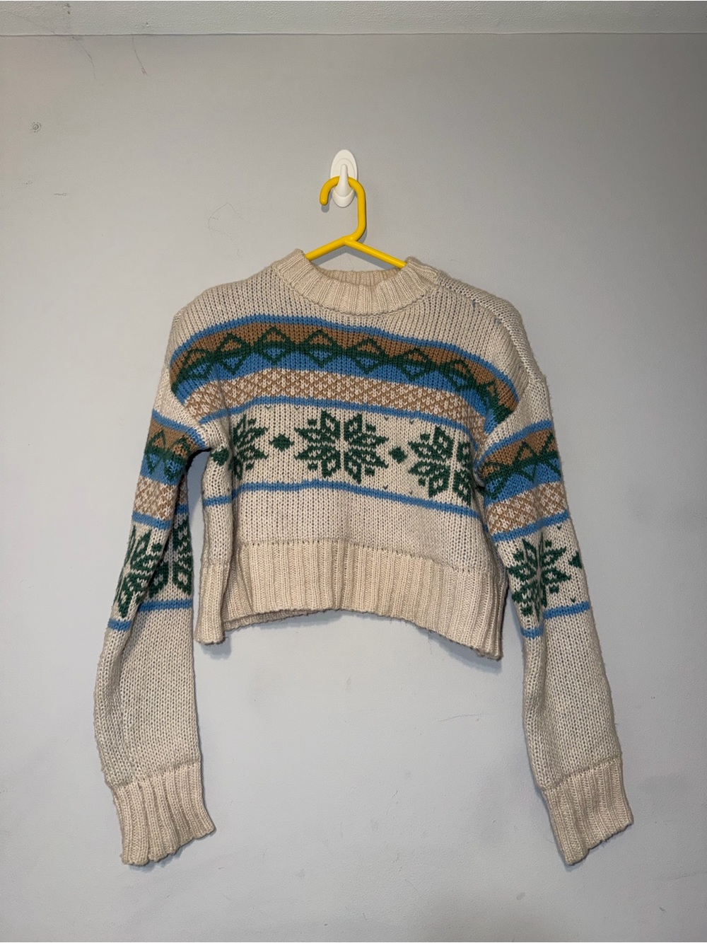 La Hearts Cream Snowflake Crop Sweater